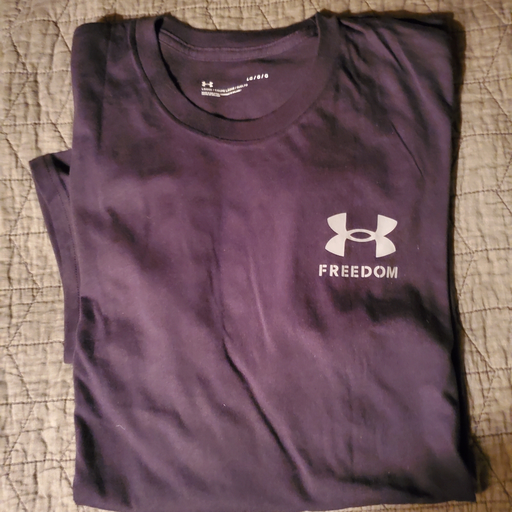 Under Armour Men's Dark Tee with Logo